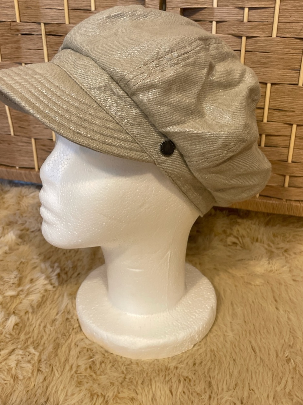 Armani Exchange Silver and Gray Cream Newsboy Cap XS/S